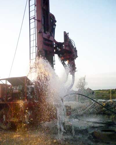 african-water drilling action 2 400x500